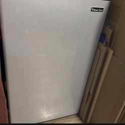 Mini Fridge Magic Chef