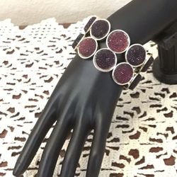 Gold Tone Round Stretch Bracelet EUC 