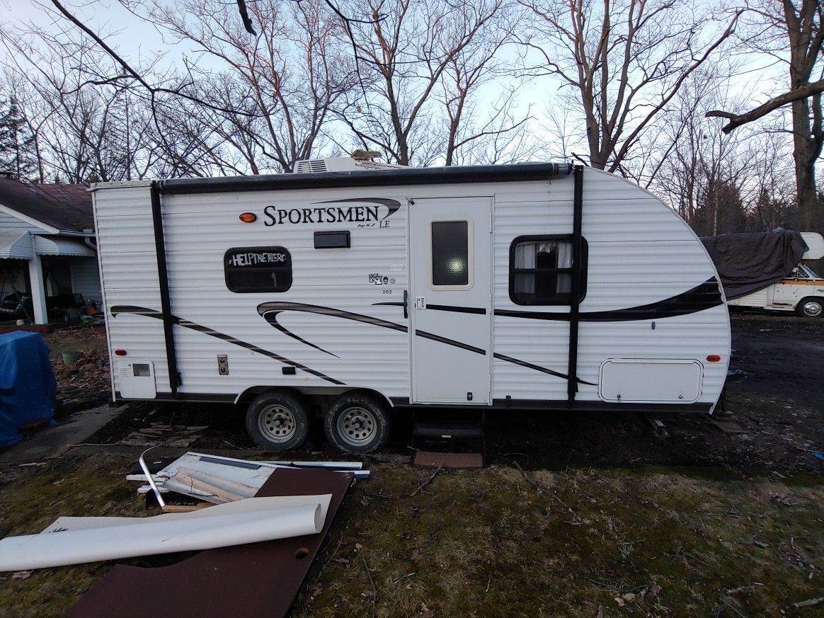 2009 KZ Sportsman travel trailer '22