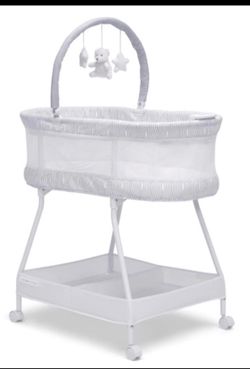 Delta Children Curve Bassinet, White/Grey  Open box item  INVENTORY NUMBER: 101(contact info removed)