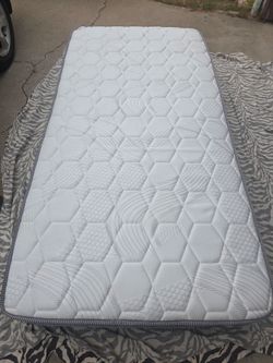 Hybrid twin mattress