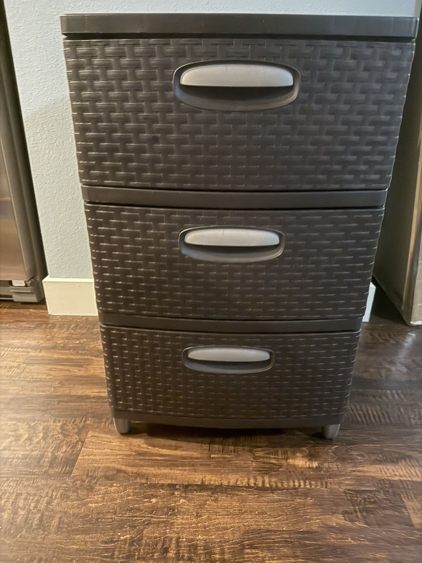 Sterlite 3 Door Storage Tower