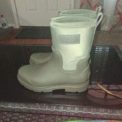 Woman's Droplet Mid Rainboots UGG size 8