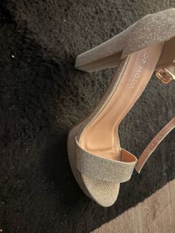 Gold heels 7.5