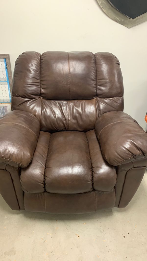 Oversized real leather LaZBoy recliner for Sale in Scottsdale, AZ