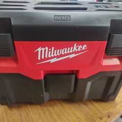 Milwaukee M18 vacuum tool only like new condition