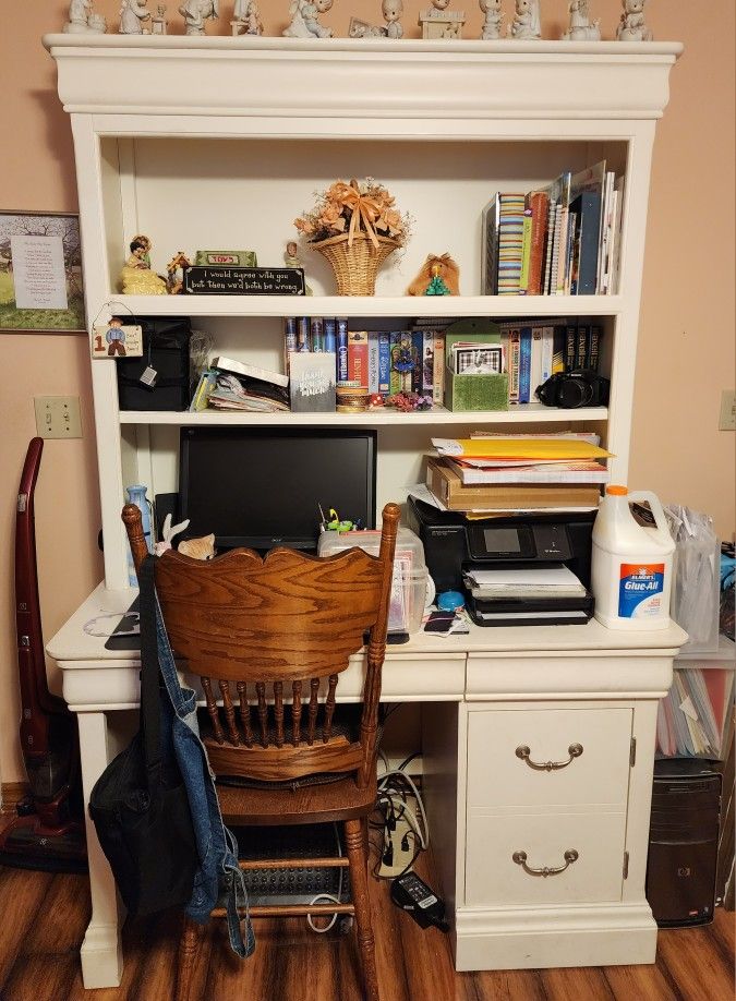 White Desk With Hutch Top