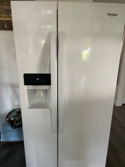 Wirpool  refrigerator ,works very well the only thing does not work is the ice machine  you can buy it and add it .
