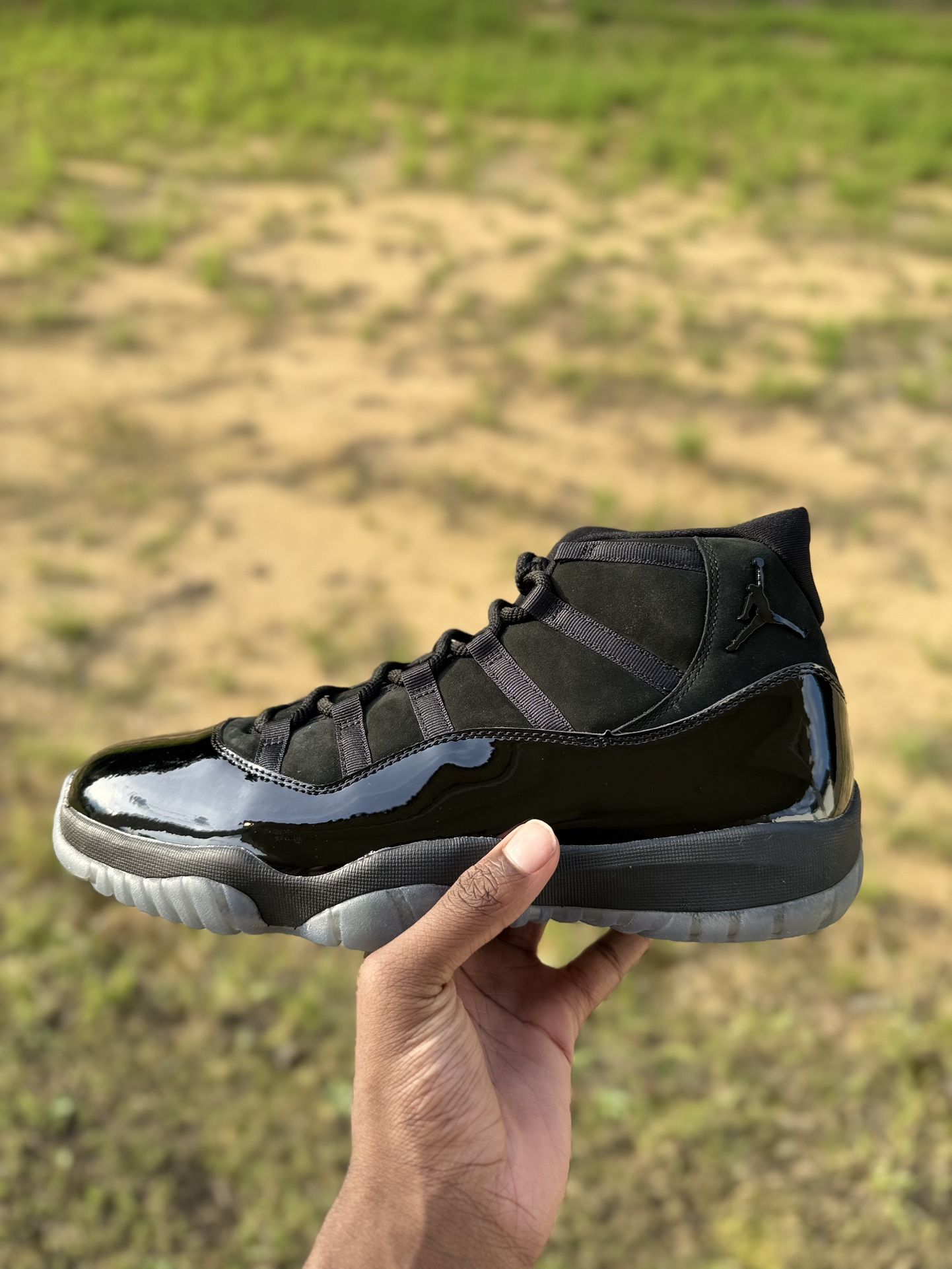 Jordan 11 “Cap And Gown”