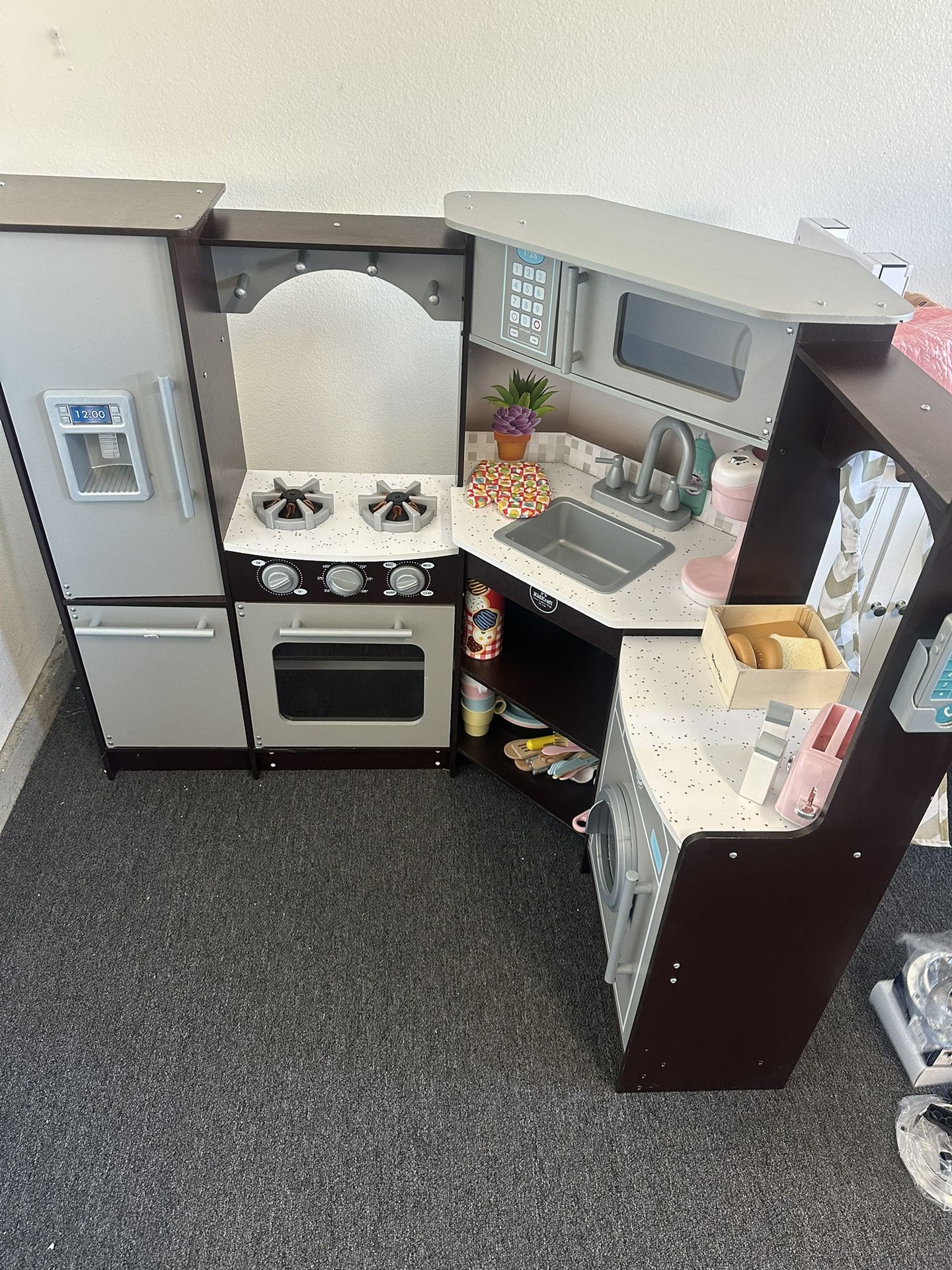 Kid Kraft Play Kitchen