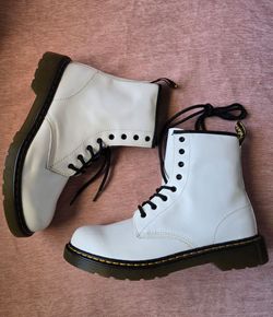 Womens 1460 Dr Marten Leather Boots