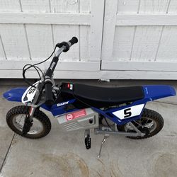 Razor MX350 Dirt Rocket Electric  Dirt Bike – New Batteries – Runs Great