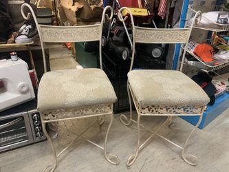 Nice 2 chairs