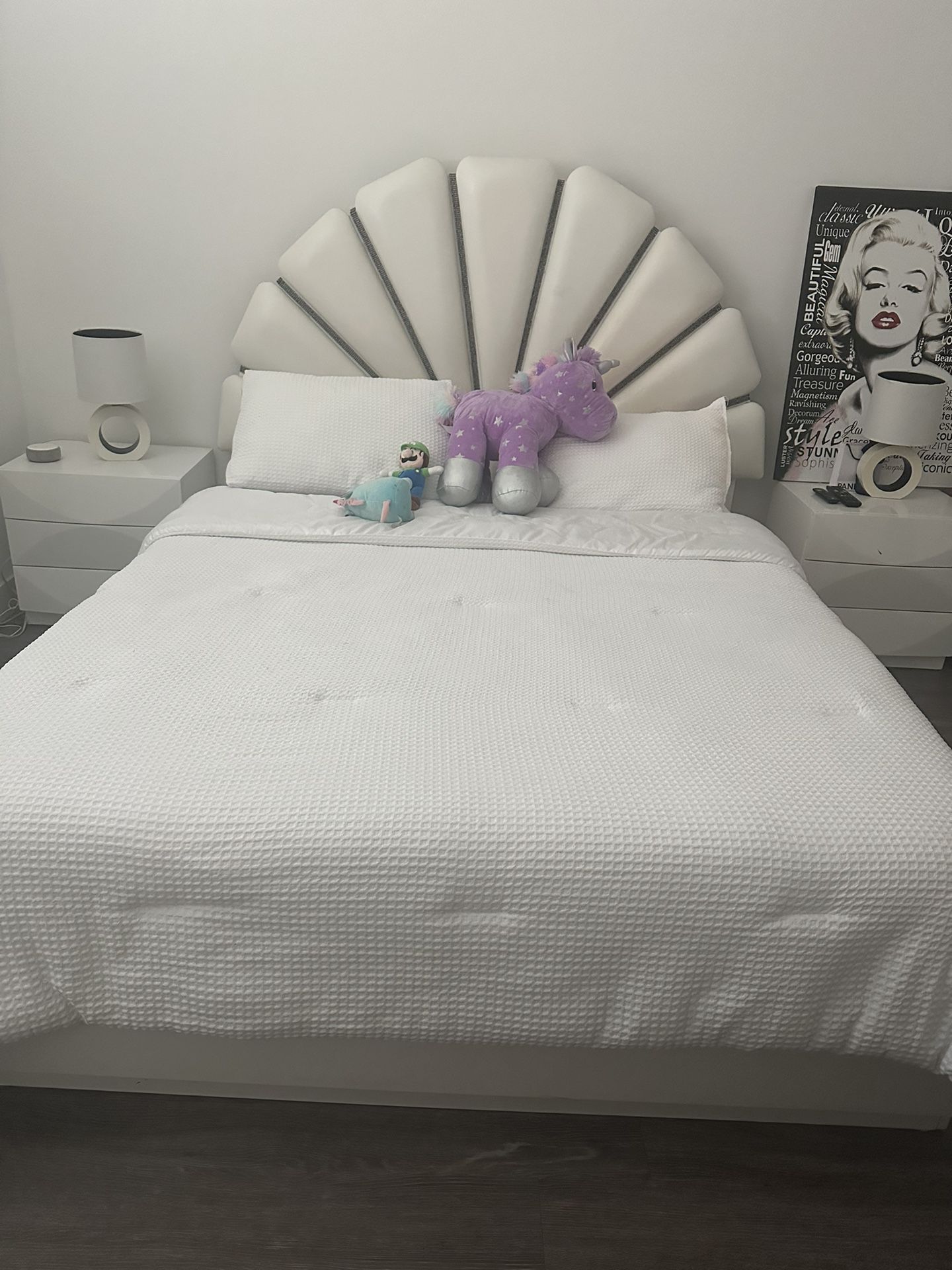 5 Piece Queen Size White Bedroom Set 