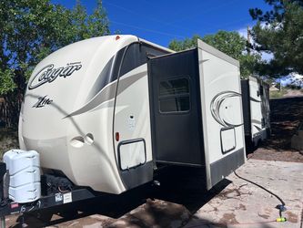Keystone cougar light 2017 3 slide outs