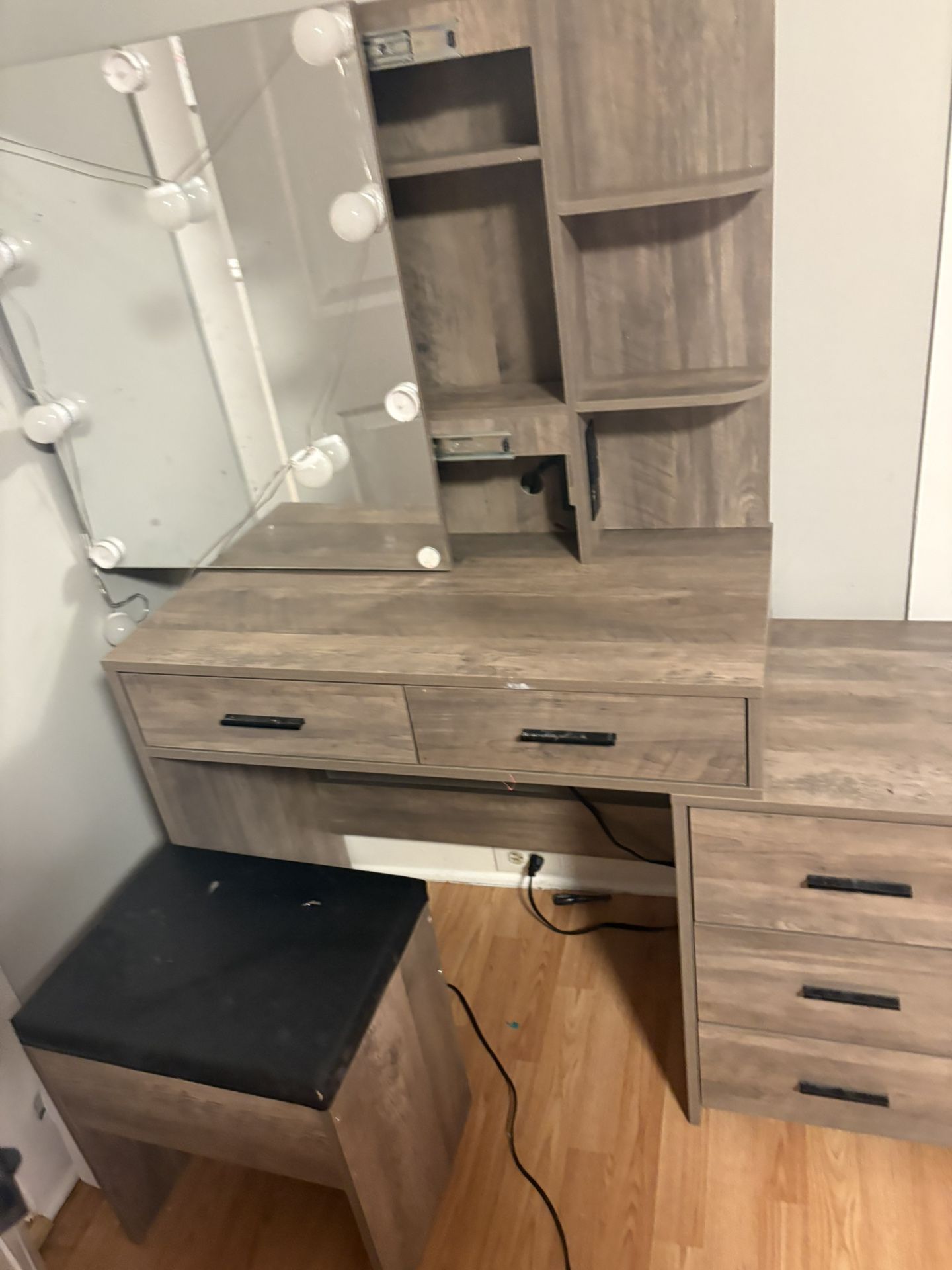 Make Up Vanity 