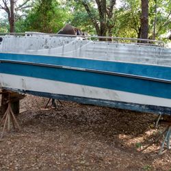 Deck Boat  23 