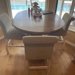Table With Chairs 