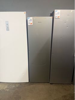 Hisense - 10.2 Cu Ft Upright Freezer / Refrigerator Convertible 🥶