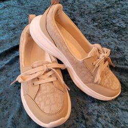 Comfy Walking Sneakers Women Size 7 Khaki