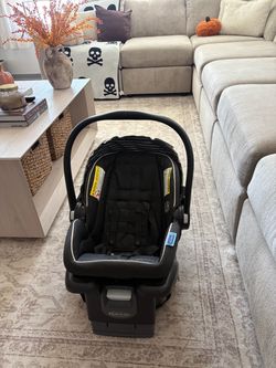 Graco infant car seat with base