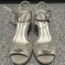 Women’s heels size 8 used