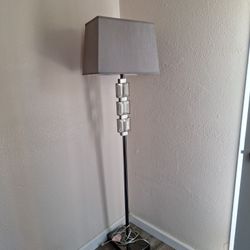 Stylish Floor Lamp/ Great Condition 