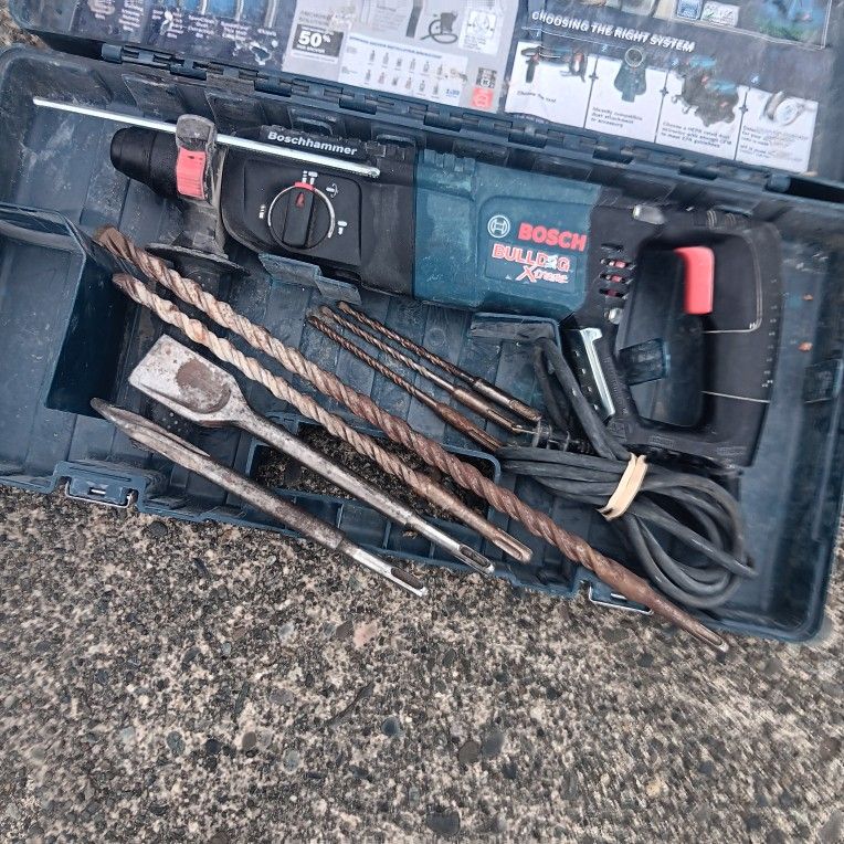 Bosch 11225vsr Bulldog Xtreme SDS Roto Rotary Chipping Hammer Drill. Vgood Condition With Bits. For Pick Up Fremont Seattle. No Low Ball/Trades Please