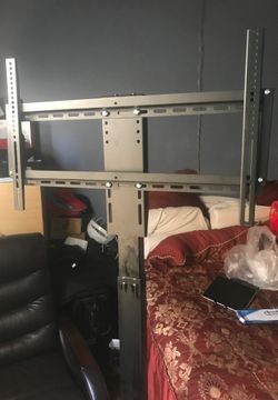 Tv lift goes up from 2 feet to 6 feet
