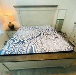 Bedroom set with King Size mattress and more