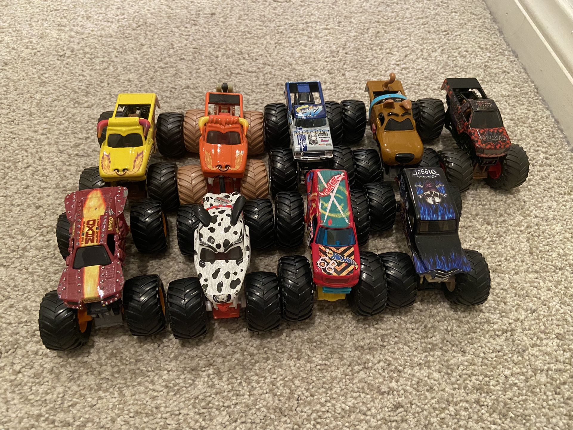 Monster Jam Truck Lot & Hotwheels