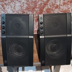 ADVENTPOWRED PARTNERS. MODEL AV570  70 WATT. MONITORS SPEAKERS. RCA-IN. WITH CABLE FOR POWER.  GOOD CONDITION