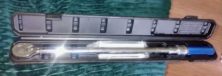 Kobalt 3/8-inch or 1/2-inch drive click torque wrench