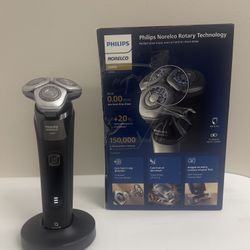Philips Norelco Shaver i9000. NEW!!!