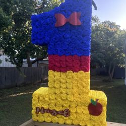 Number One Snow white Themed Piñata 