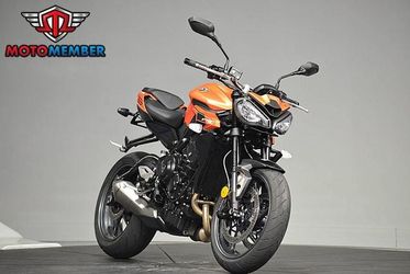 2025 Triumph Street Triple 765 R Matte Baja Orange