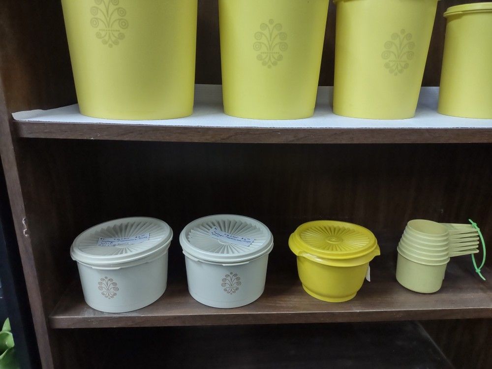 Tupperware 4pc Servalier Canister Sets for Sale in San Antonio, TX - OfferUp