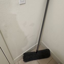 HDX Giant 22 in. Microfiber Wet-Dry Flip Mop with 20% more Microfiber