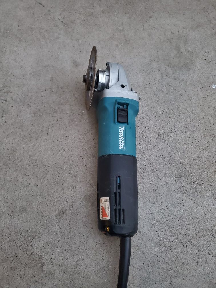 Makita variable speed grinder