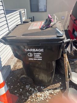 Garbage can