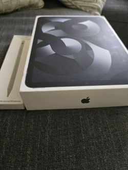 Ipad Gen 8 (refurbished)  32G and a Univeral stylist pen