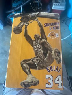 Shaquille O’Neal Lakers Limited Edition Gold Statue Stadium Give Away