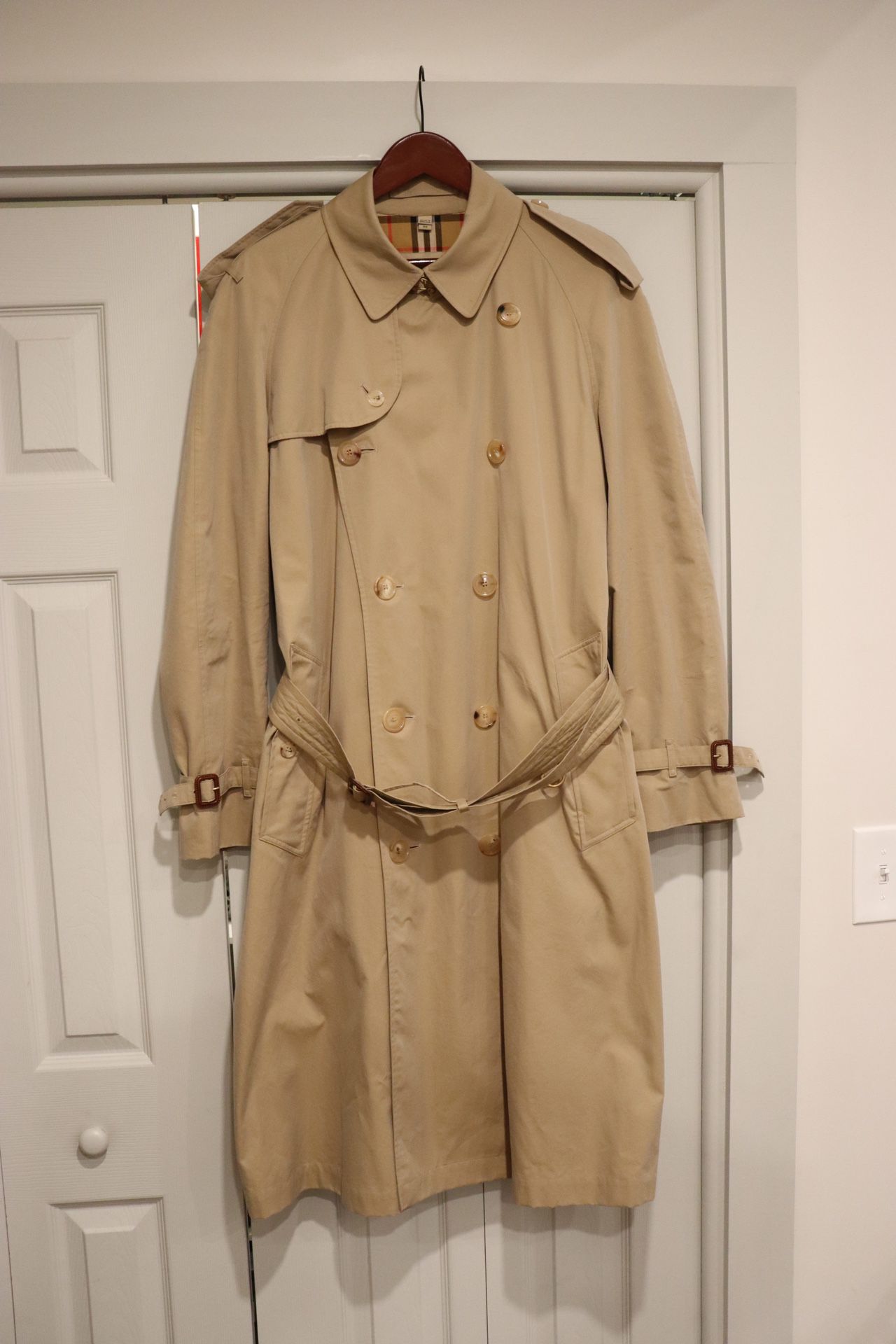 The Westminster Burberry Trench Coat Men’s Beige Size 50