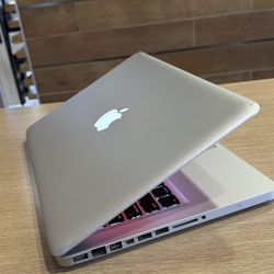 Apple MacBook Pro 13”’ I5/8GB/256GB SSD $140
