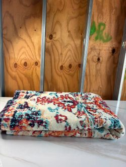 🧺 Modern Area Rug – 42” x 42” Square