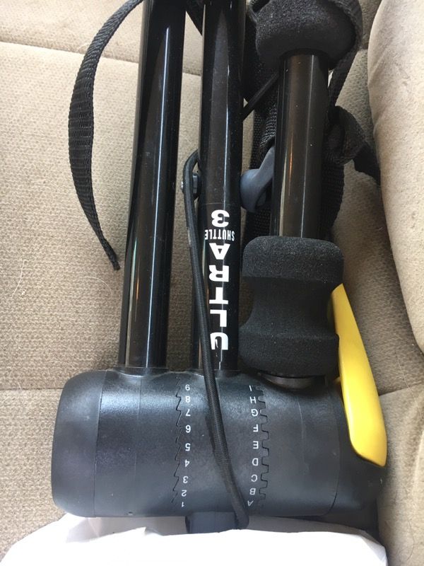 Bike rack, rhode gear ultra shuttle 3, carries 3 bikes for Sale in