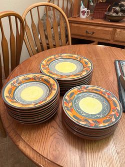 Set of eight plates, small plate, plates and bowls