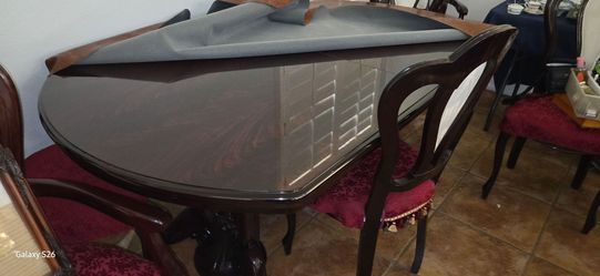 DINING ROOM TABLE