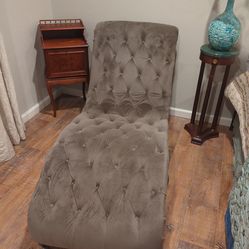 Tufted Chaise Lounger