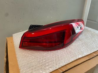 2020-2024 BMW 228 X1 right tail light